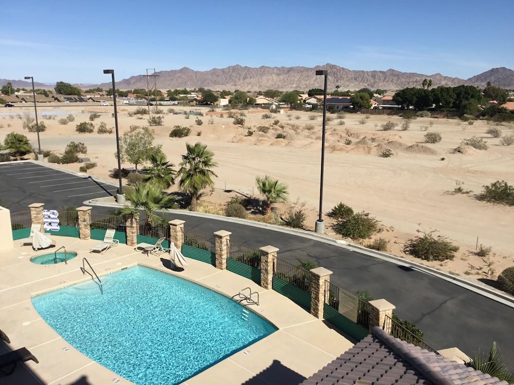 Comfort Inn And Suites Yuma I-8 Exterior photo