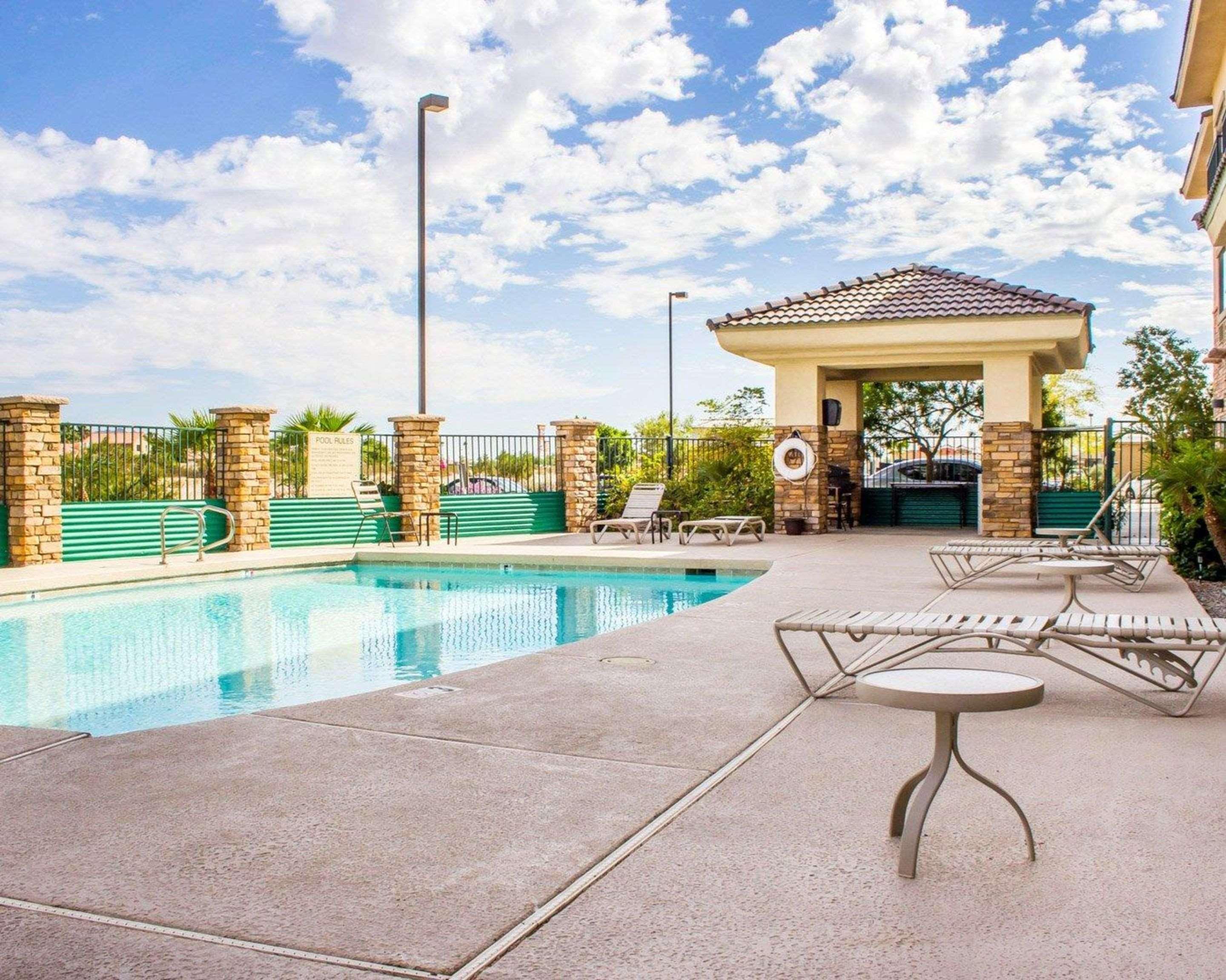 Comfort Inn And Suites Yuma I-8 Exterior photo