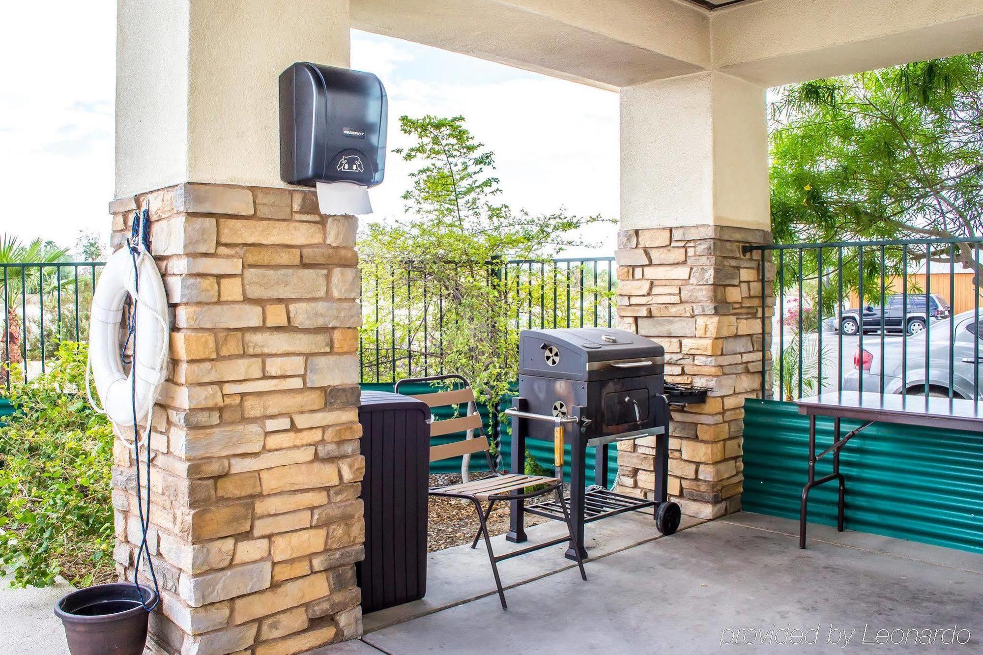 Comfort Inn And Suites Yuma I-8 Exterior photo